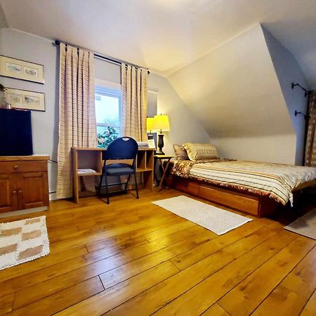 Merj'S Guest House In Wolesly Уинипег Екстериор снимка