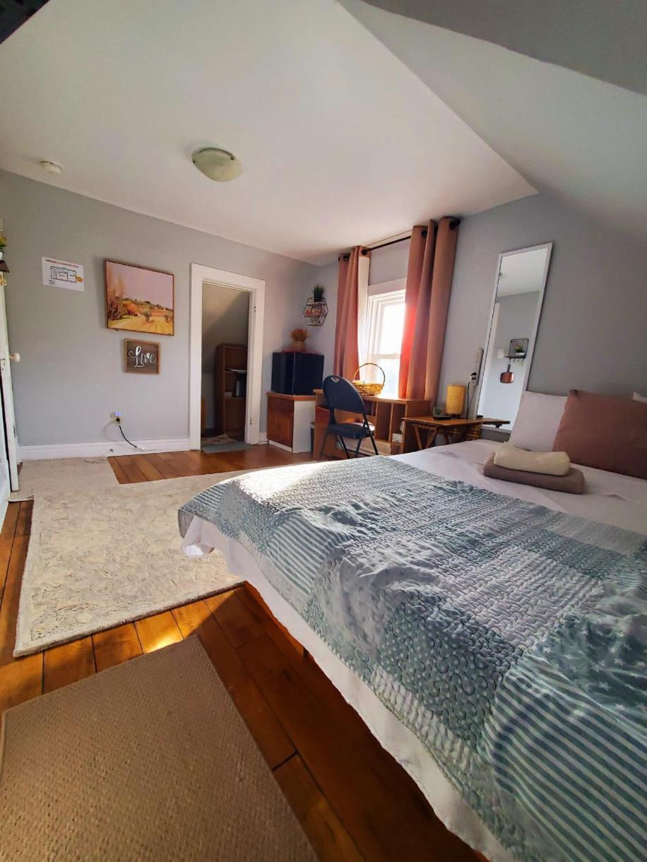 Merj'S Guest House In Wolesly Уинипег Екстериор снимка