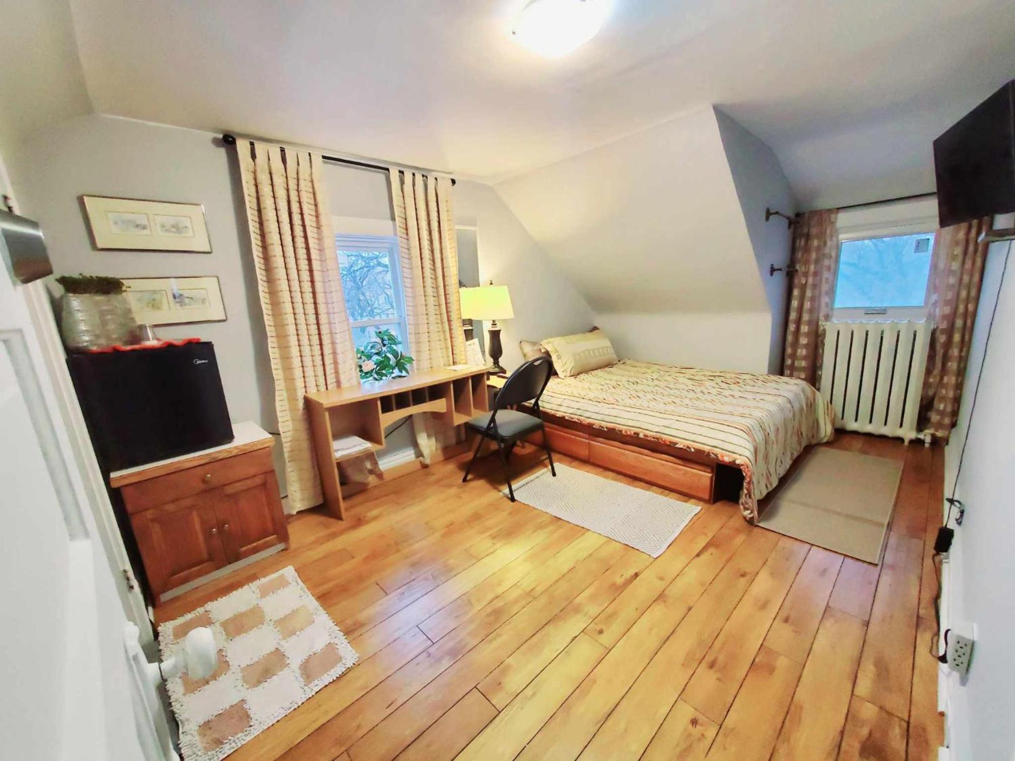 Merj'S Guest House In Wolesly Уинипег Екстериор снимка